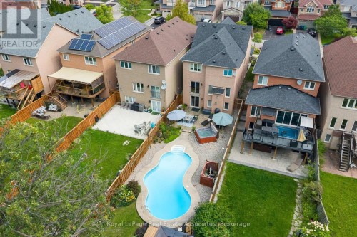 1069 Knotty Pine Grove, Mississauga, ON 