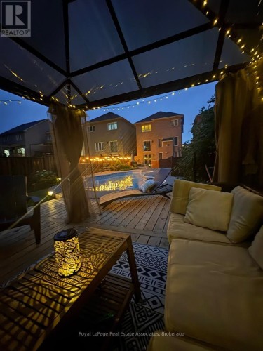1069 Knotty Pine Grove, Mississauga, ON 