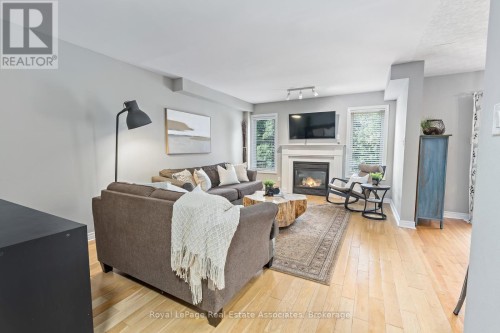 1069 Knotty Pine Grove, Mississauga, ON 