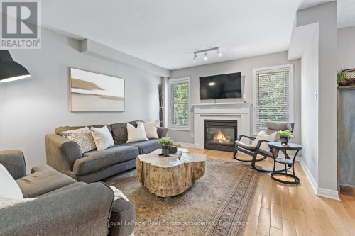 1069 Knotty Pine Grove, Mississauga, ON 