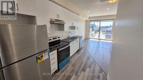 MAIN FLOOR - 93 HATHERLEY ROAD , Toronto, Ontario M6E 1W3 2