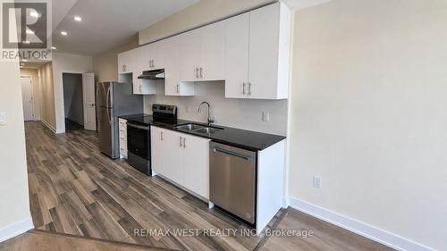 MAIN FLOOR - 93 HATHERLEY ROAD , Toronto, Ontario M6E 1W3 3