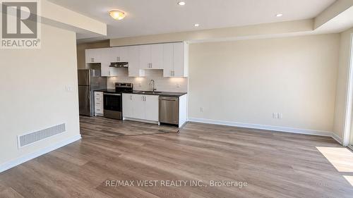 MAIN FLOOR - 93 HATHERLEY ROAD , Toronto, Ontario M6E 1W3 4