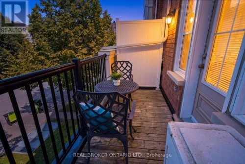 8 Ayers Crescent, Toronto, ON 