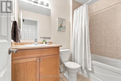 Second bathroom - 8 Ayers Crescent, Toronto, ON 