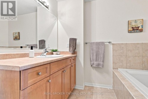 Ensuite - 8 Ayers Crescent, Toronto, ON 