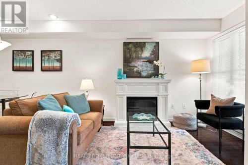 8 Ayers Crescent, Toronto, ON 