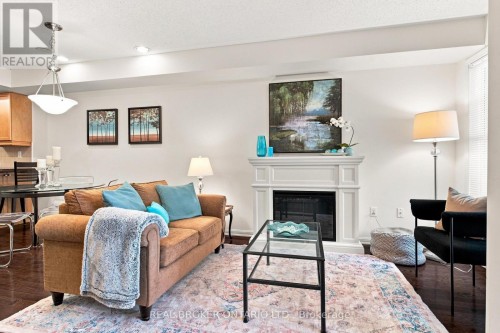 8 Ayers Crescent, Toronto, ON 