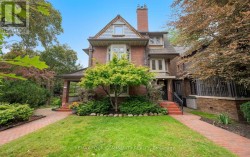 62 INDIAN GROVE Toronto, ON M6R 2Y4