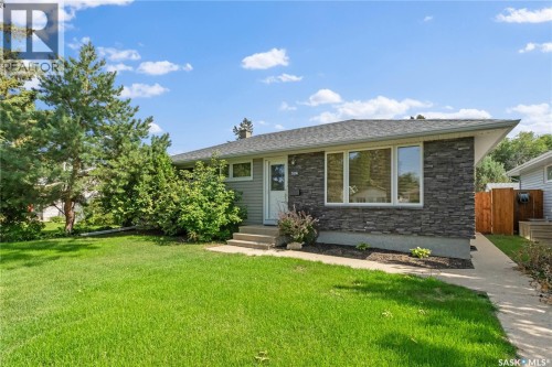 324 Y AVENUE N  Saskatoon, SK S7L 3K9