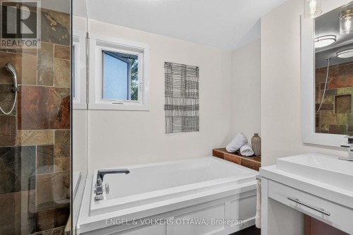 22 Lynhurst Avenue, Ottawa, ON 