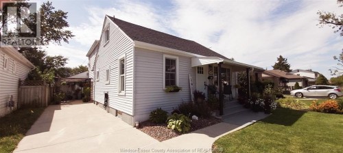1047 ESDRAS AVENUE  Windsor, ON N8S 2N1
