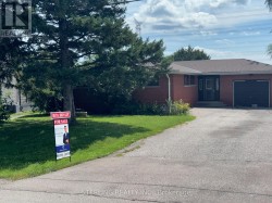 817 JOMAR AVENUE  Pickering, ON L1X 2R4