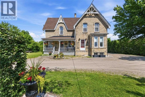 6752 Camlachie ROAD  Plympton-Wyoming, ON N0N 1E0
