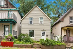 320 J AVENUE N  Saskatoon, SK S7L 2K2