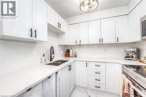 225 HARVARD Place Unit# 402  Waterloo, ON N2J 4H4