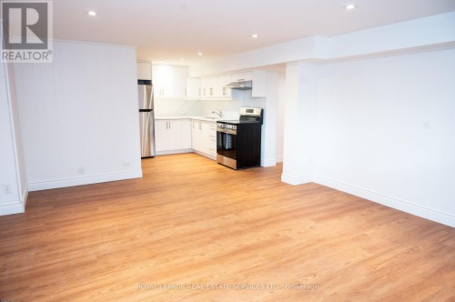 LOWER - 35 SILVERHILL DRIVE , Toronto, Ontario M9B 3W3 5