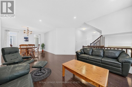 207 Dave Smith Crescent, Ottawa, ON 