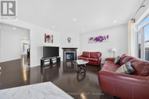 207 Dave Smith Crescent, Ottawa, ON 