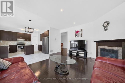 207 Dave Smith Crescent, Ottawa, ON 