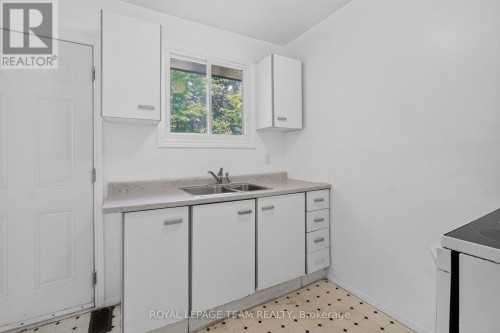 909 Greenbriar Avenue, Ottawa, ON 