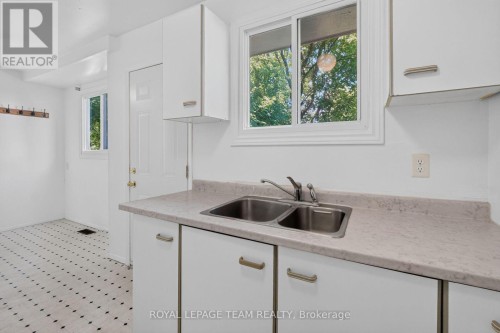 909 Greenbriar Avenue, Ottawa, ON 