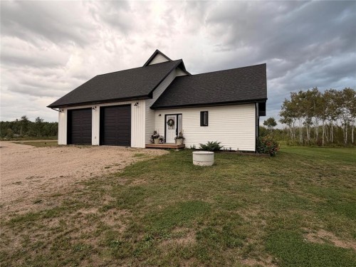 26 Appleton Drive, St Malo, MB 