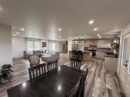 26 Appleton Drive, St Malo, MB 