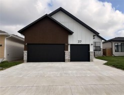 37 Fieldstone Crescent  Brandon, MB R7B 4J2