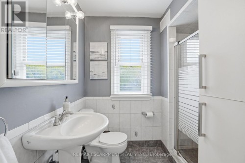 230 Beach Boulevard, Hamilton, ON 