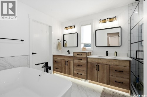 302 Chelsom Manor, Saskatoon, SK 