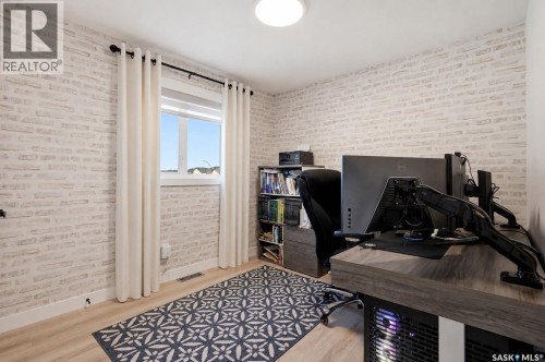 302 Chelsom Manor, Saskatoon, SK 