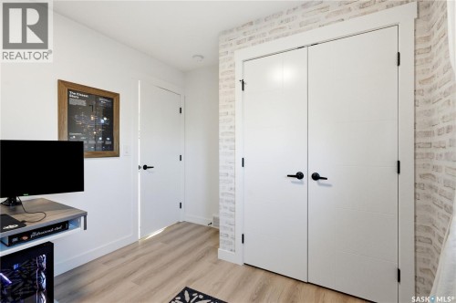 302 Chelsom Manor, Saskatoon, SK 