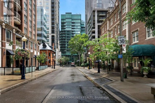 902 - 77 CHARLES STREET W , Toronto, Ontario M5S 2X1 2