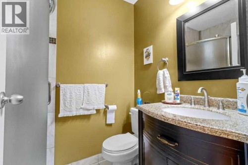 Upstairs Bathroom - 46 Meadowview Close, Sylvan Lake, AB 