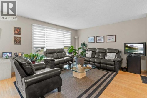 46 Meadowview Close, Sylvan Lake, AB 
