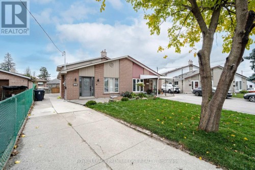 49 GULFSTREAM ROAD E , Toronto, Ontario M9M 1S4 3