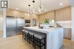 32 Spring Creek Point SW  Calgary, AB T3H 6J4