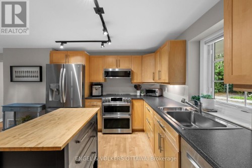 4 Avon Lane, Ottawa, ON 