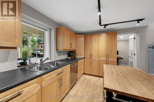4 Avon Lane, Ottawa, ON 