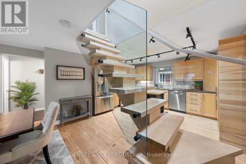 4 Avon Lane, Ottawa, ON 