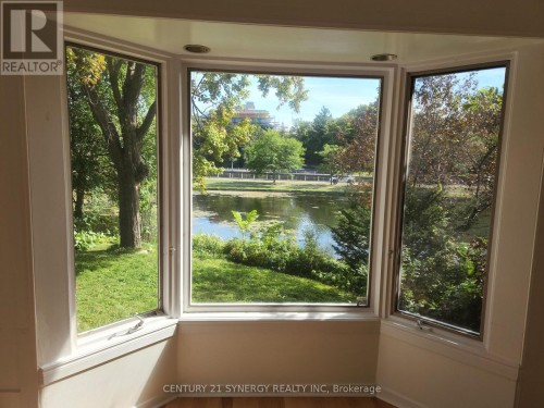 18 Wilton Crescent, Ottawa, ON 