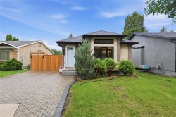 125 Skowron Crescent  Winnipeg, MB R3W 1N4
