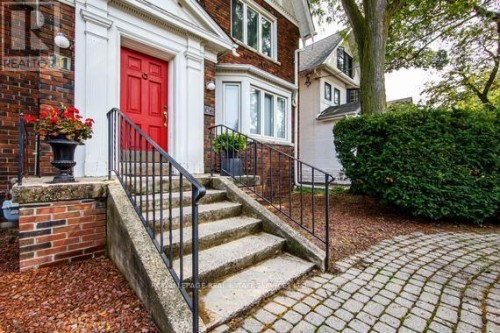 SECOND FL. - 11 HIGHBOURNE ROAD , Toronto, Ontario M5P 2J1 4