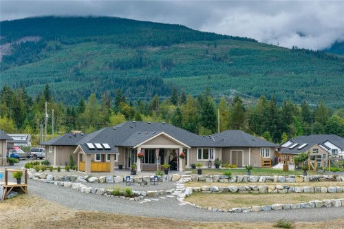 1100 Alpine View Pl, Coombs, BC 