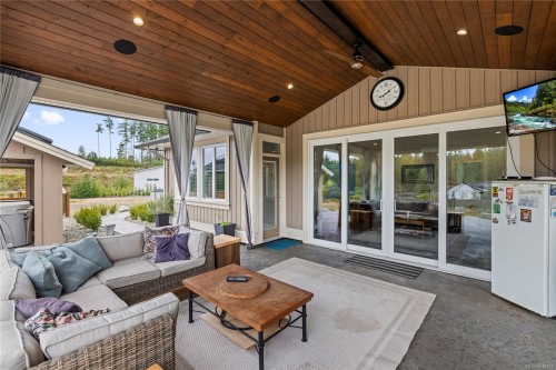 1100 Alpine View Pl, Coombs, BC 