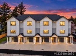 #3-621 Broadway St  Saanich, BC V8Z 2G5