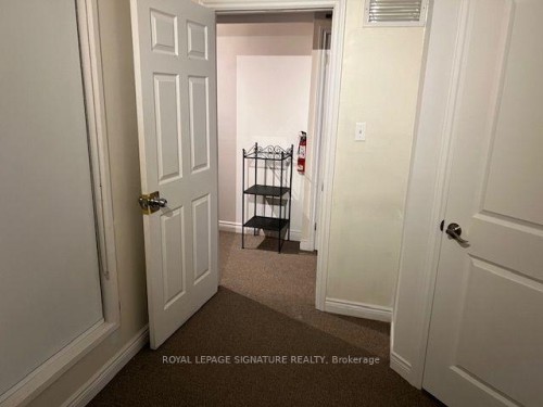 Lower-208 Carlton Street, Toronto, ON 