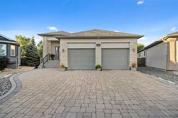 23 Lardon CRT  Winnipeg, MB R3X 1Y4