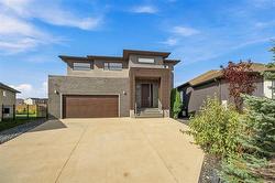 118 Prairie Smoke DR  Winnipeg, MB R3X 0J9